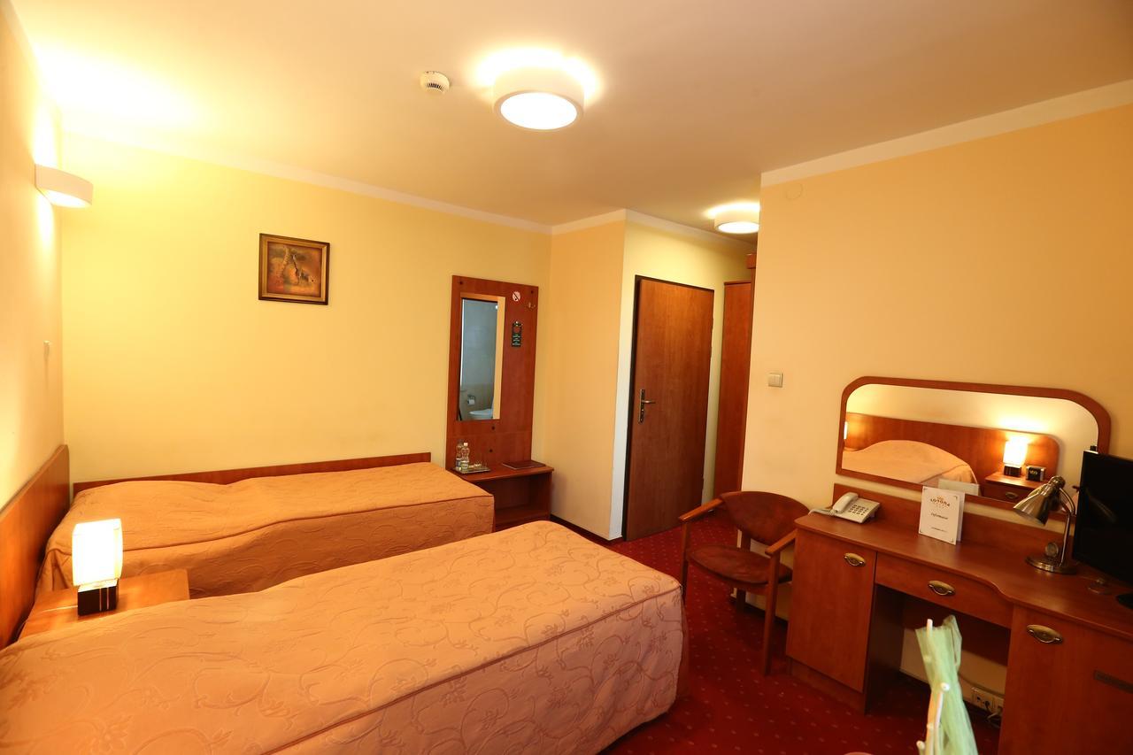 Hotel Korona Ciechanów Buitenkant foto