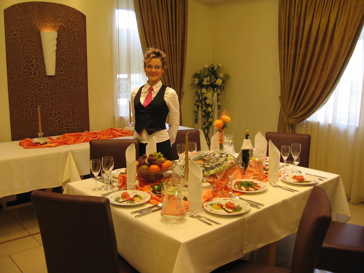 Hotel Korona Ciechanów Buitenkant foto