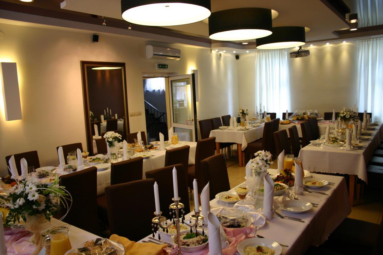 Hotel Korona Ciechanów Buitenkant foto