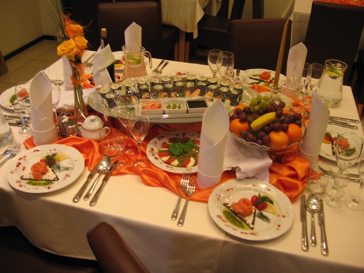 Hotel Korona Ciechanów Buitenkant foto
