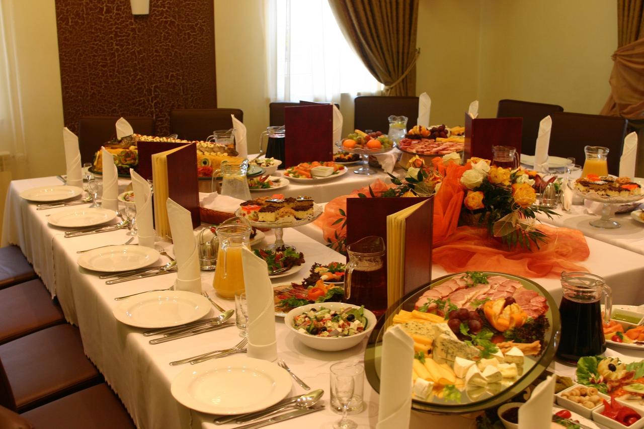 Hotel Korona Ciechanów Buitenkant foto