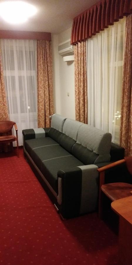 Hotel Korona Ciechanów Buitenkant foto
